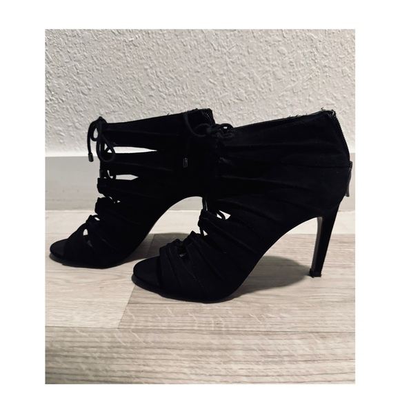 Black Heels - Picture 1 of 4